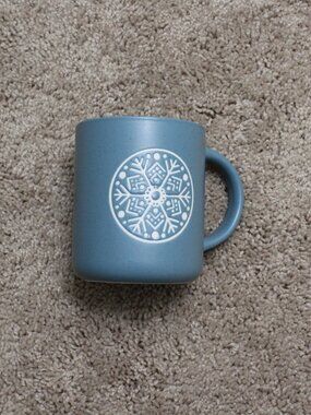 DESIGNPAC Coffee Mug W SNOWFLAKE Design Color Blue Dishwasher & Microwave Safe